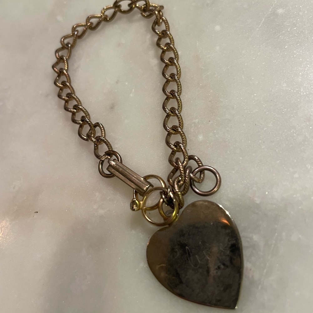 Vintage Gold Tone Heart and Ring Pendant Bracelet - Picture 5 of 5
